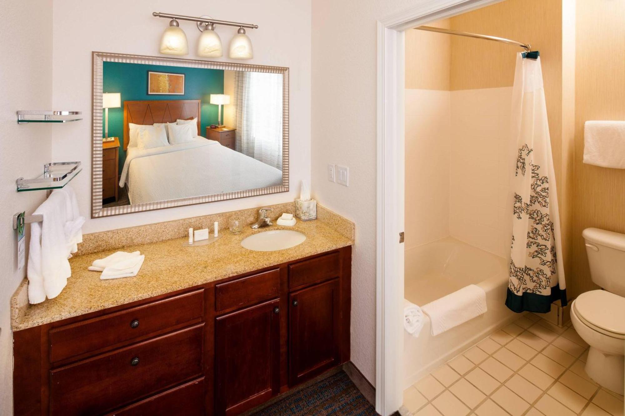 Residence Inn By Marriott Wichita East At Plazzio Ngoại thất bức ảnh
